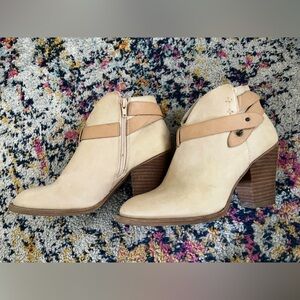XOXO size 8.5 beige, light tan